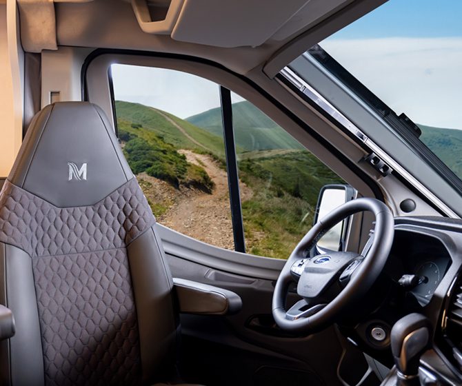 Kabina Ford Transit v obytném voze Masuria